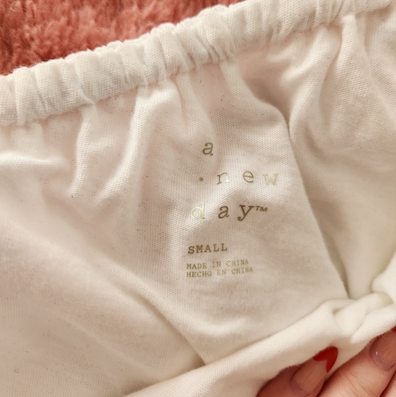 White Flowy Off The Shoulder Top - Picture 3 of 3